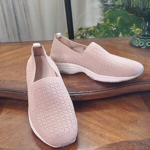 New! Easy Spirit Womens 9 Wide Taupe Slip On Comfy Athleisure Shoes